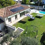 Magnifique Studio 2 Adultes, 2 Enfants Nice, Piscine, Parking